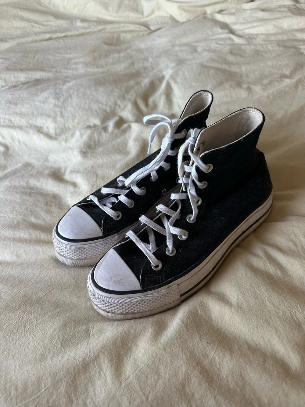 Women's Converse Chuck Taylor All Star Hi Lift Platform Sneaker. - Picture 2 of 5